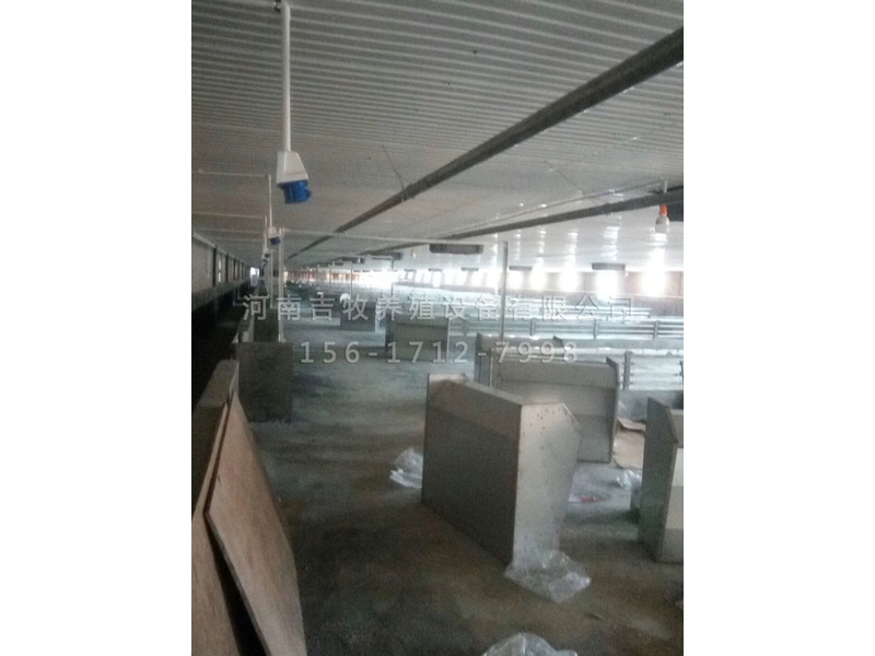 4400頭育肥豬場設(shè)備安裝現(xiàn)場
